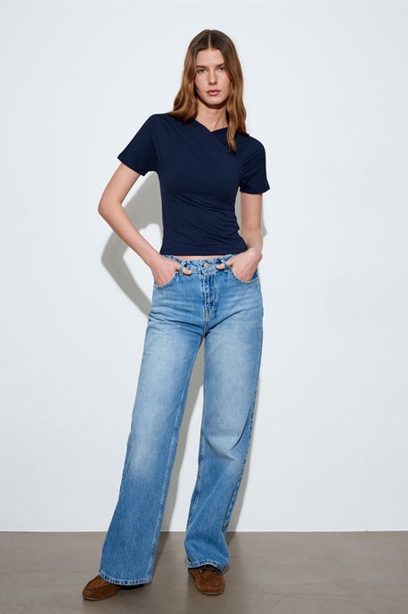 Schlanke Passform V-Ausschnitt Jersey Bluse - Image 4