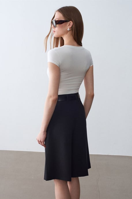 Slim Fit V-Ausschnitt Jerseybluse - Image 2