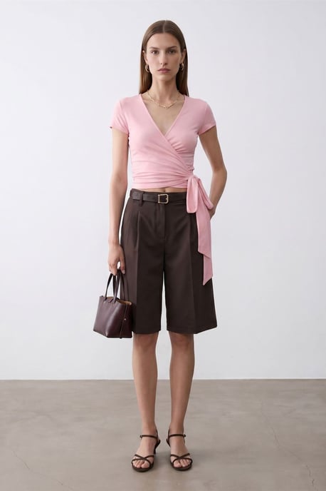 Crop-Wrap-Bluse mit Bindegürtel - Image 5