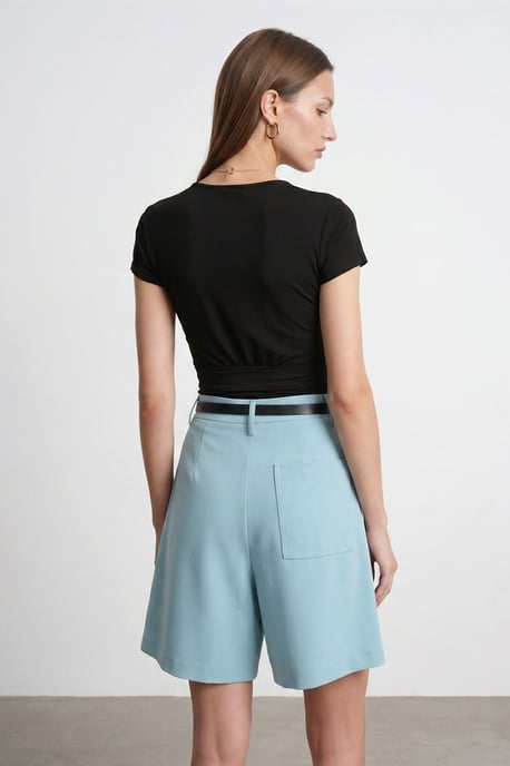 Crop-Wrap-Bluse mit Bindegürtel - Image 2