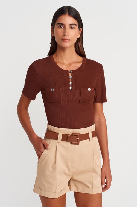 Rippstrickbluse mit Knopfdetail - Image 1