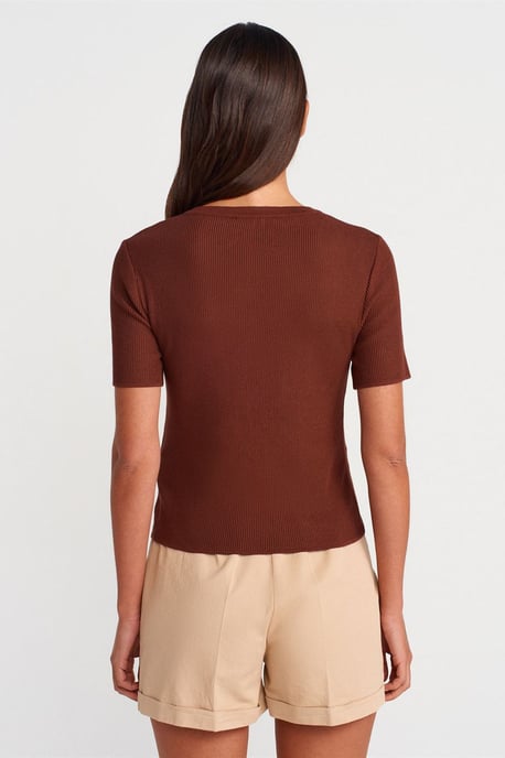 Rippstrickbluse mit Knopfdetail - Image 2