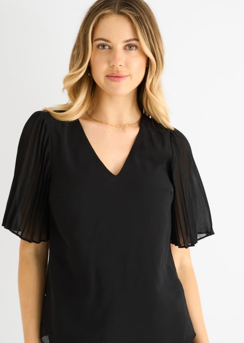 Schwarzes Oberteil mit Chiffon-Plisseeärmeln und V-Ausschnitt - Image 2