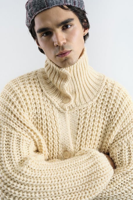 Übergroßer Ripp-Strickpullover mit Knopfverschluss - Image 2