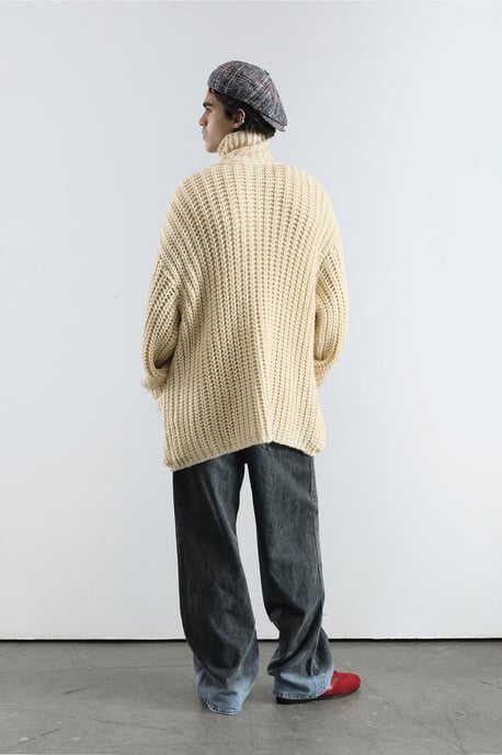 Übergroßer Ripp-Strickpullover mit Knopfverschluss - Image 3