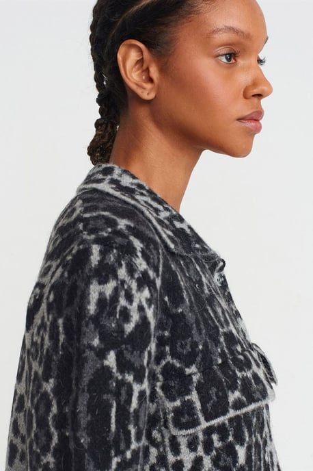 Leopard-Jacquard-Button-Cardigan - Image 4