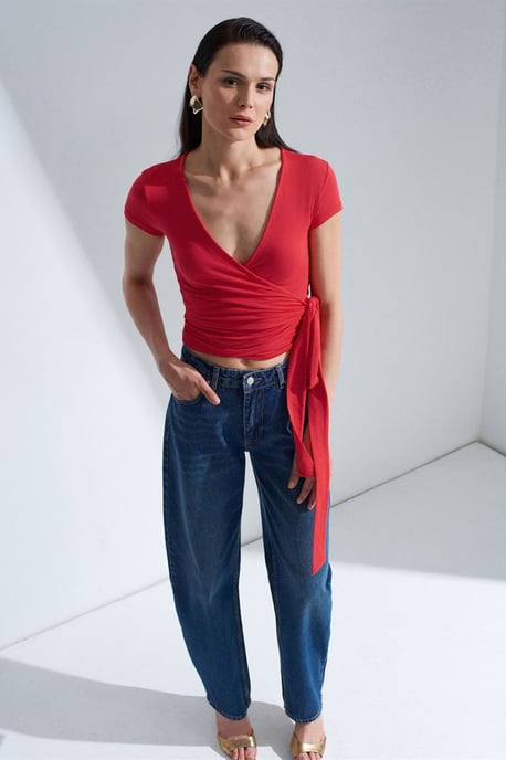 Crop-Wrap-Bluse mit Bindegürtel - Image 4