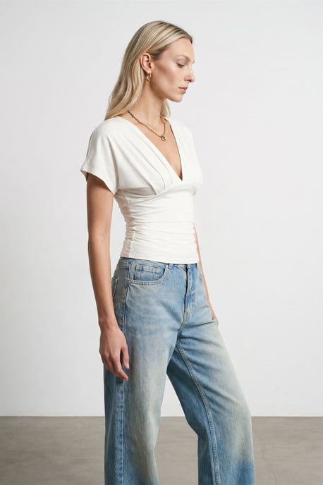 Schlanke Passform V-Ausschnitt Bluse mit Krawatten Detail - Image 4