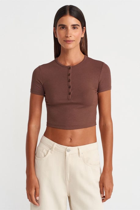 Slim Fit Kurzbluse mit Knöpfen - Image 1