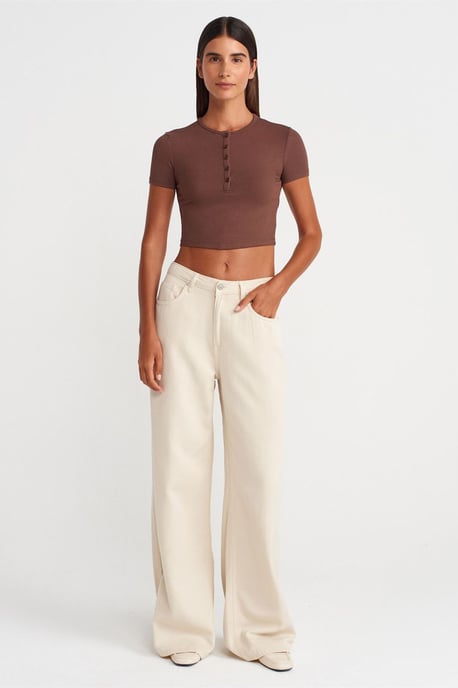Slim Fit Kurzbluse mit Knöpfen - Image 4