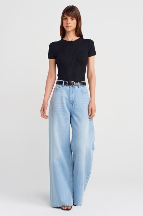 Rippierte Kurzarm-Buttonbluse - Image 4