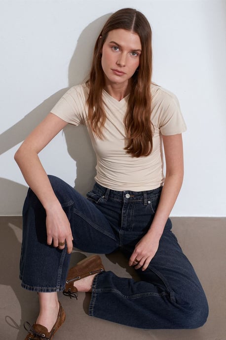Schlanke Passform V-Ausschnitt Jersey-Bluse - Image 1