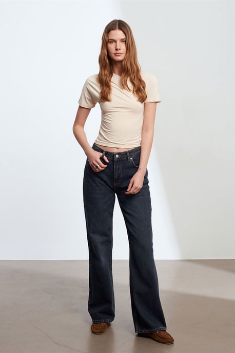 Schlanke Passform V-Ausschnitt Jersey-Bluse - Image 4