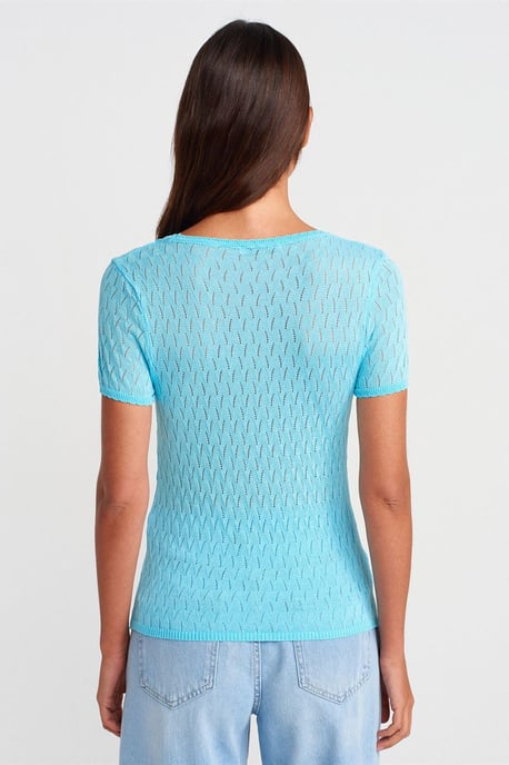 Texturierte Slim-Fit Bluse mit Schleifendetail - Image 2