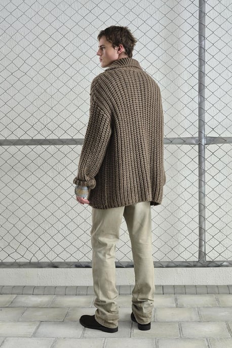 Übergroßer Rippstrick-Cardigan mit Rollkragen und Taschen - Image 2