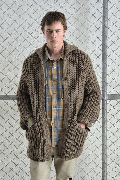 Übergroßer Rippstrick-Cardigan mit Rollkragen und Taschen - Image 5