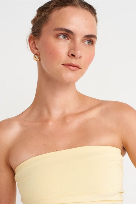 Hüftbetontes Midi-Kleid ohne Träger mit Schlitz - Image 3