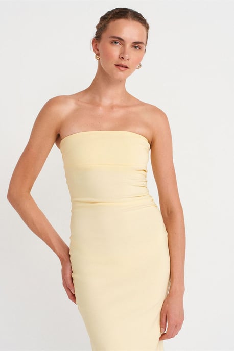 Hüftbetontes Midi-Kleid ohne Träger mit Schlitz - Image 4