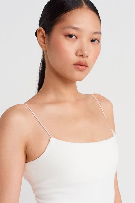 Ärmelloses Bodycon-Midi-Kleid mit Ausschnitt-Detail - Image 4