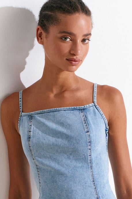 Figurbetontes Midi-Denimkleid mit quadratischem Ausschnitt - Image 3