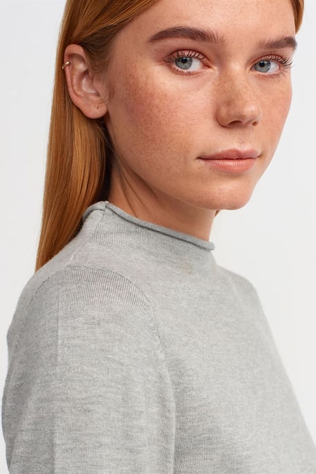 Rippstrick-Turtleneck Midi-Kleid - Image 4
