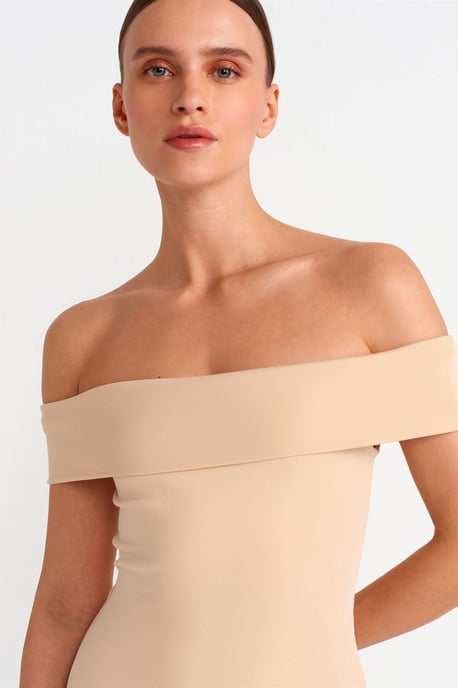 Körperbetontes Mini-Kleid mit schulterfreiem Ausschnitt - Image 4