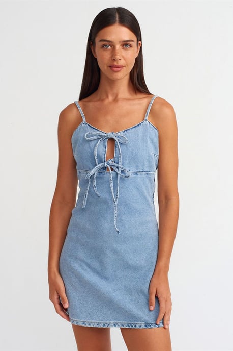 Dilvin Baumwoll-Jeans-Minikleid im A-Linien-Stil mit Cut-out - Hellblau - Image 1
