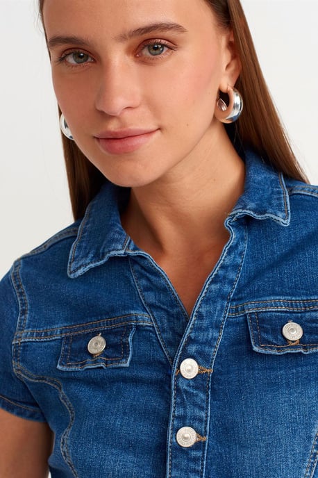 Gürtel-Denim-Minikleid - Image 4