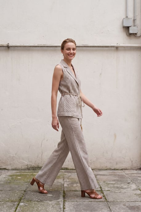 Gestreiftes ärmelloses Weste und weit geschnittene Hose Set - Image 1