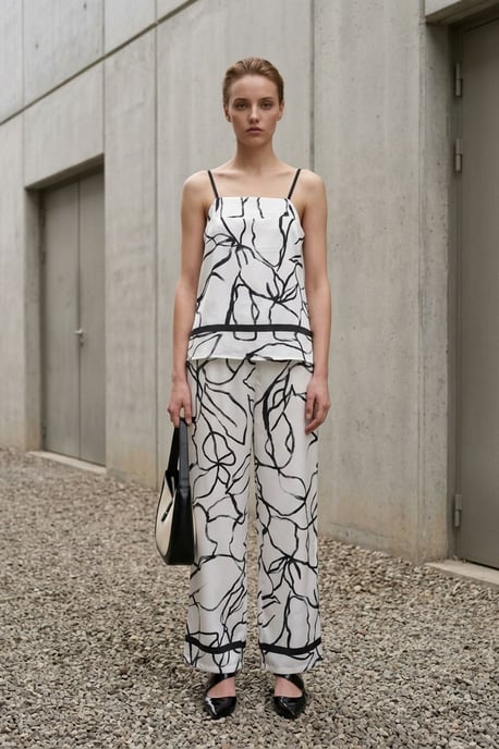 Abstract Satin-Trägerlose Bluse und Hose mit weitem Bein Set - Image 1