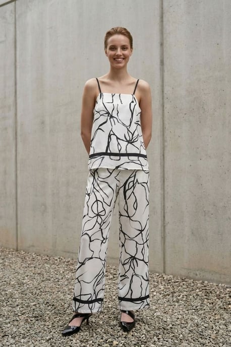Abstract Satin-Trägerlose Bluse und Hose mit weitem Bein Set - Image 4