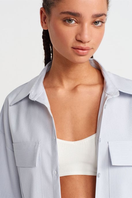 Übergroße Cropped Crepe-Überhemd - Image 3