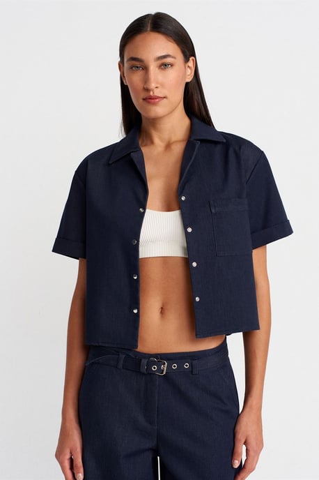 Damen geschnittenes Kreppshirt mit Tasche - Image 3