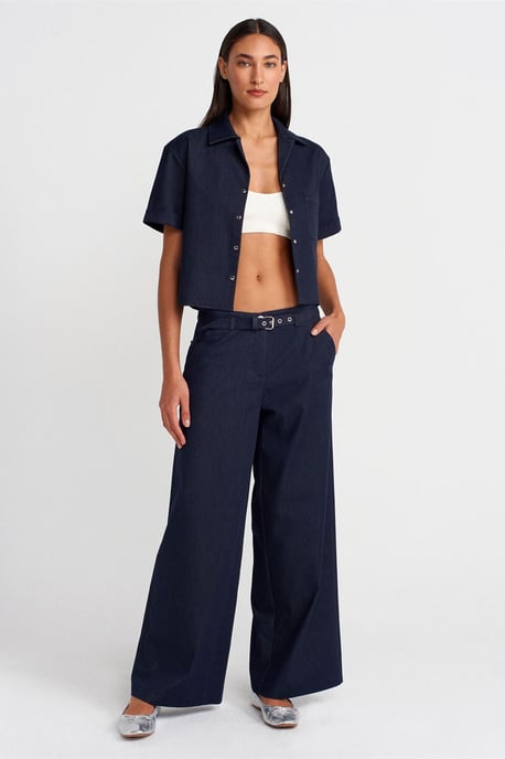 Damen geschnittenes Kreppshirt mit Tasche - Image 4