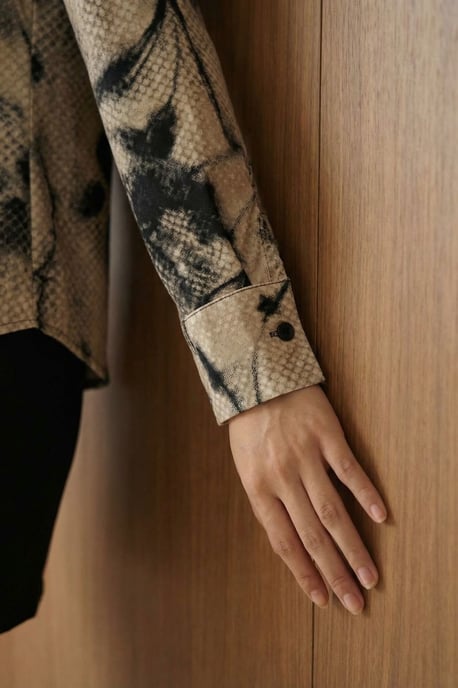 Damen Abstract Velours Gewebtes Hemd - Image 6