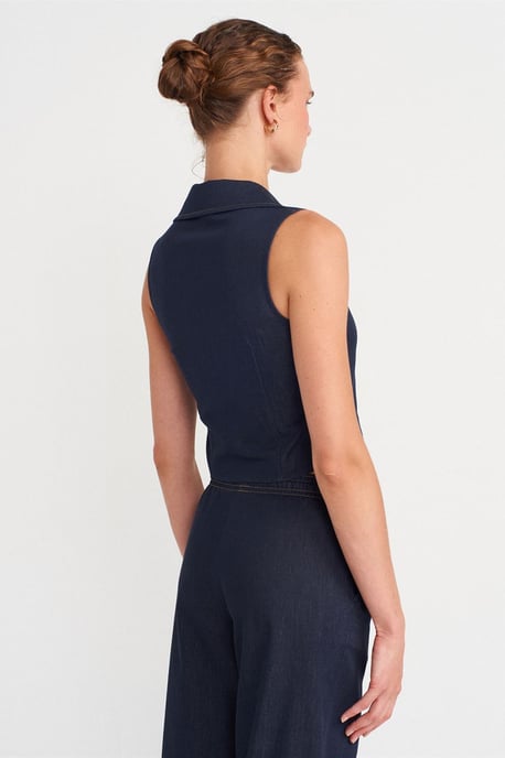 Körpernahes ärmelloses Crop-Shirt - Image 2