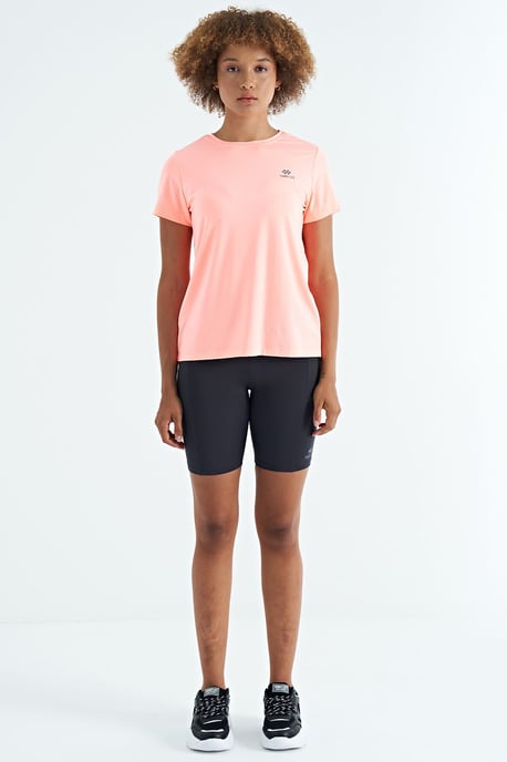 Damen entspanntes Rundhals-T-Shirt mit seitlichen Schlitzen - Image 3