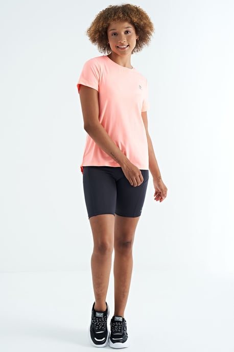 Damen entspanntes Rundhals-T-Shirt mit seitlichen Schlitzen - Image 6