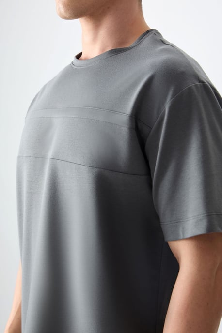 Übergroßes Rundhals-T-Shirt - Image 2