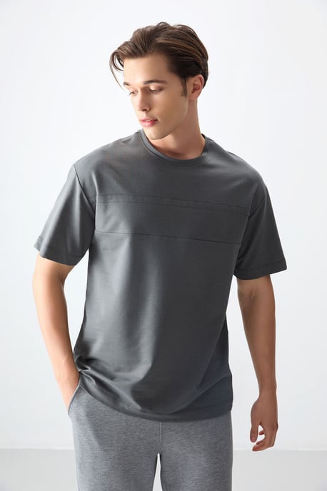 Übergroßes Rundhals-T-Shirt - Image 4