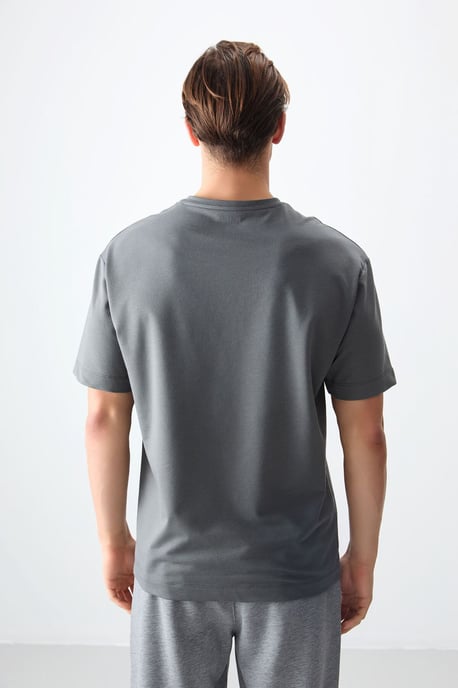 Übergroßes Rundhals-T-Shirt - Image 5