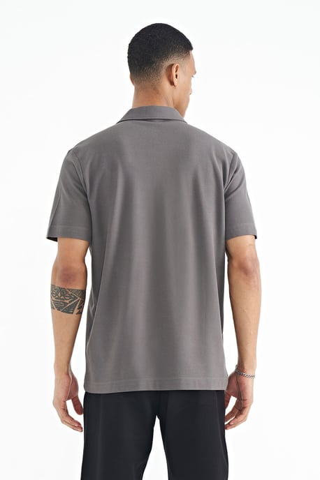 Herren Baumwoll-Polo-Shirt mit Textdruck - Image 5