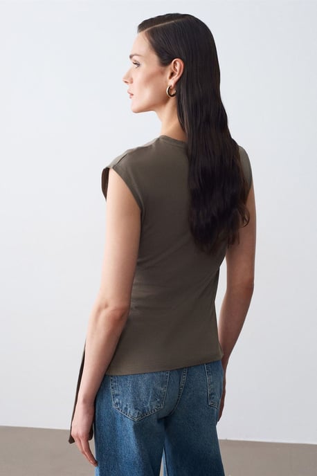 Ärmelloses Baumwoll-T-Shirt mit Rundhalsausschnitt und Bindedetail für Damen - Image 2