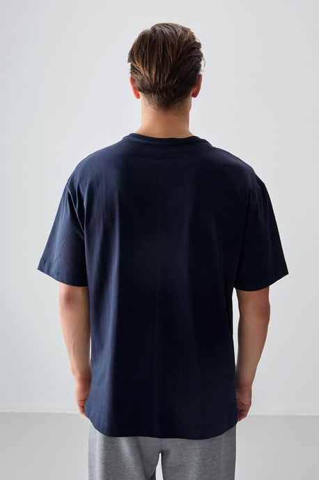 Tommy Life Oversized Baumwoll-T-Shirt mit Rundhalsausschnitt - Marineblau - Image 5