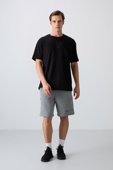 Übergrößen T-Shirt mit bedrucktem Logo und Rundhalsausschnitt - Image 2