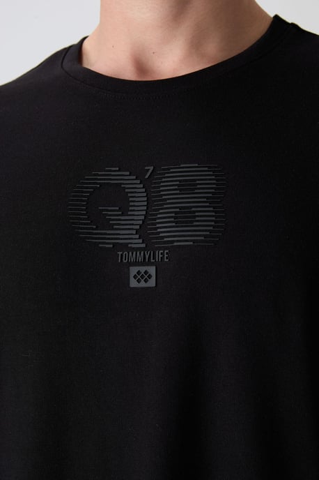 Übergrößen T-Shirt mit bedrucktem Logo und Rundhalsausschnitt - Image 3