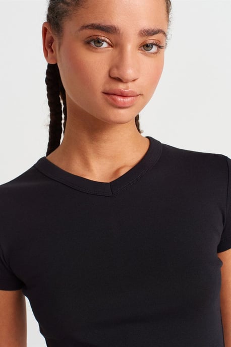 Slim Fit Baumwoll V-Ausschnitt T-Shirt - Image 3