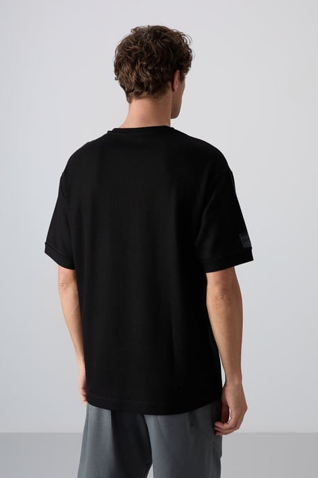 Herren Oversized Crew Neck T-Shirt mit Patch - Image 5