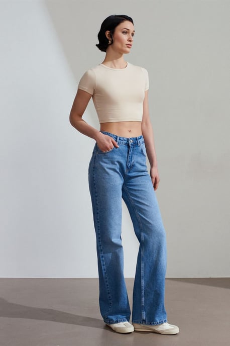 Damen Crop Slim-Fit Rundhalsausschnitt T-Shirt - Image 4