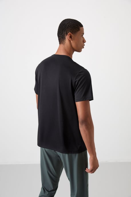 Herren T-Shirt mit Rundhalsausschnitt und Print - Image 5